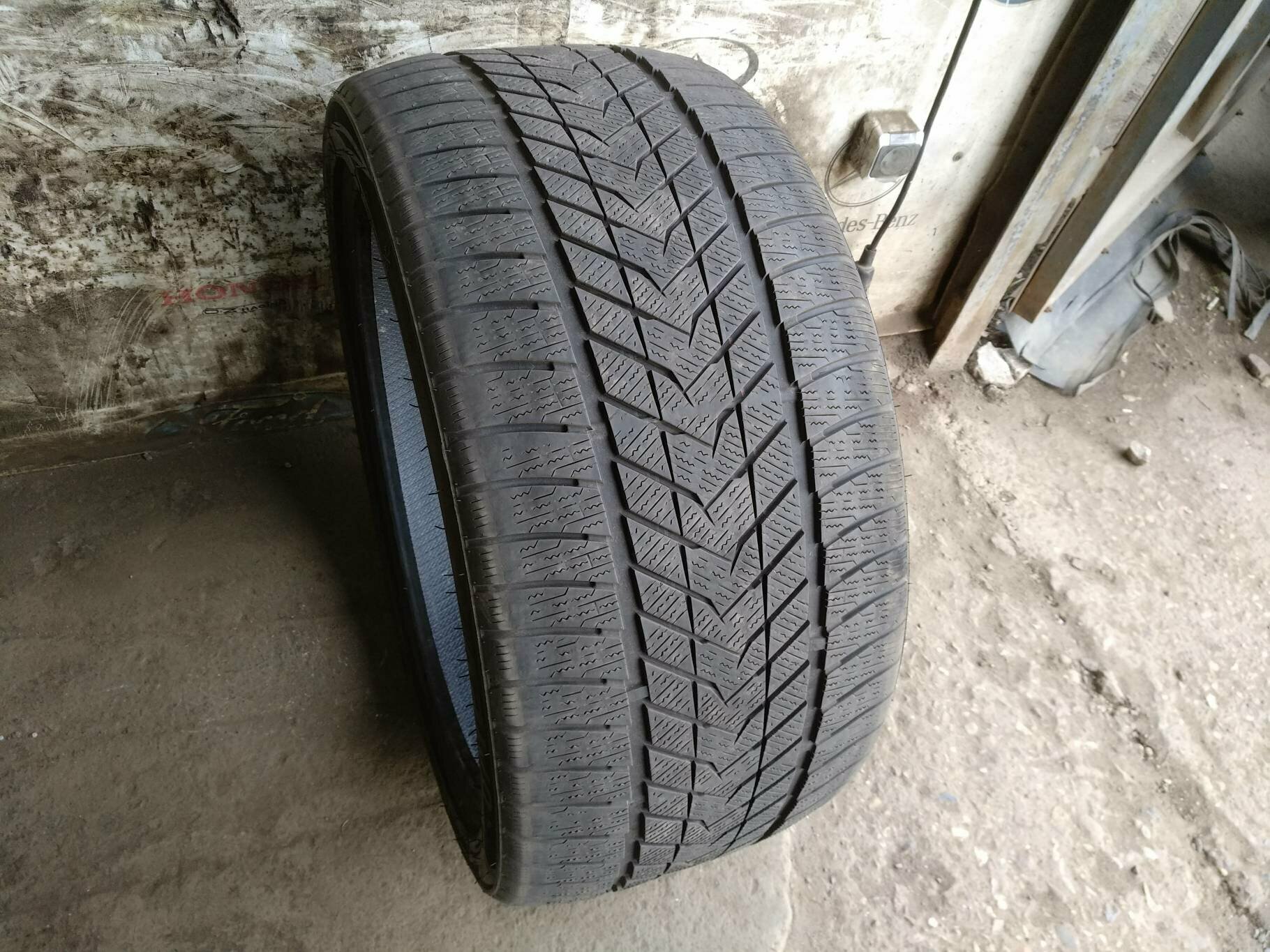 Шины Arivo Winmaster ProX ARW5 295/35 R21 107H БУ Зимние нешипованные