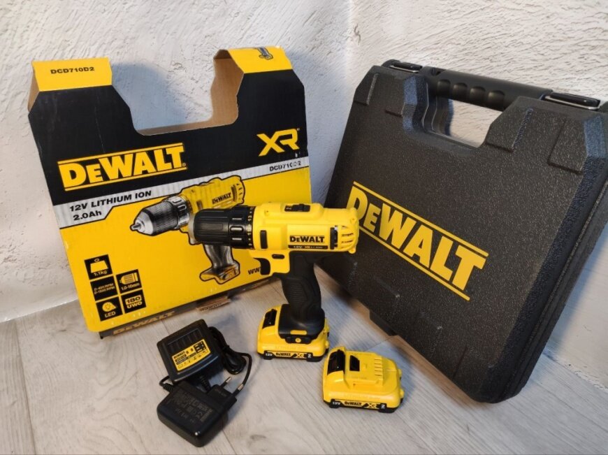 Аккумуляторная безударная дрель-шуруповерт DEWALT DCD710D2, 180 Вт