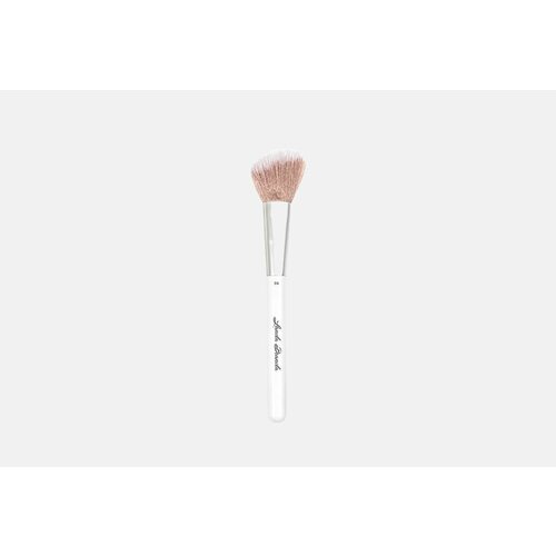 Кисть для румян и хайлайтера Landa Branda, BLUSH BRUSH 1шт аксессуары для макияжа landa branda кисть скошенная малая для румян и хайлайтера blush brush