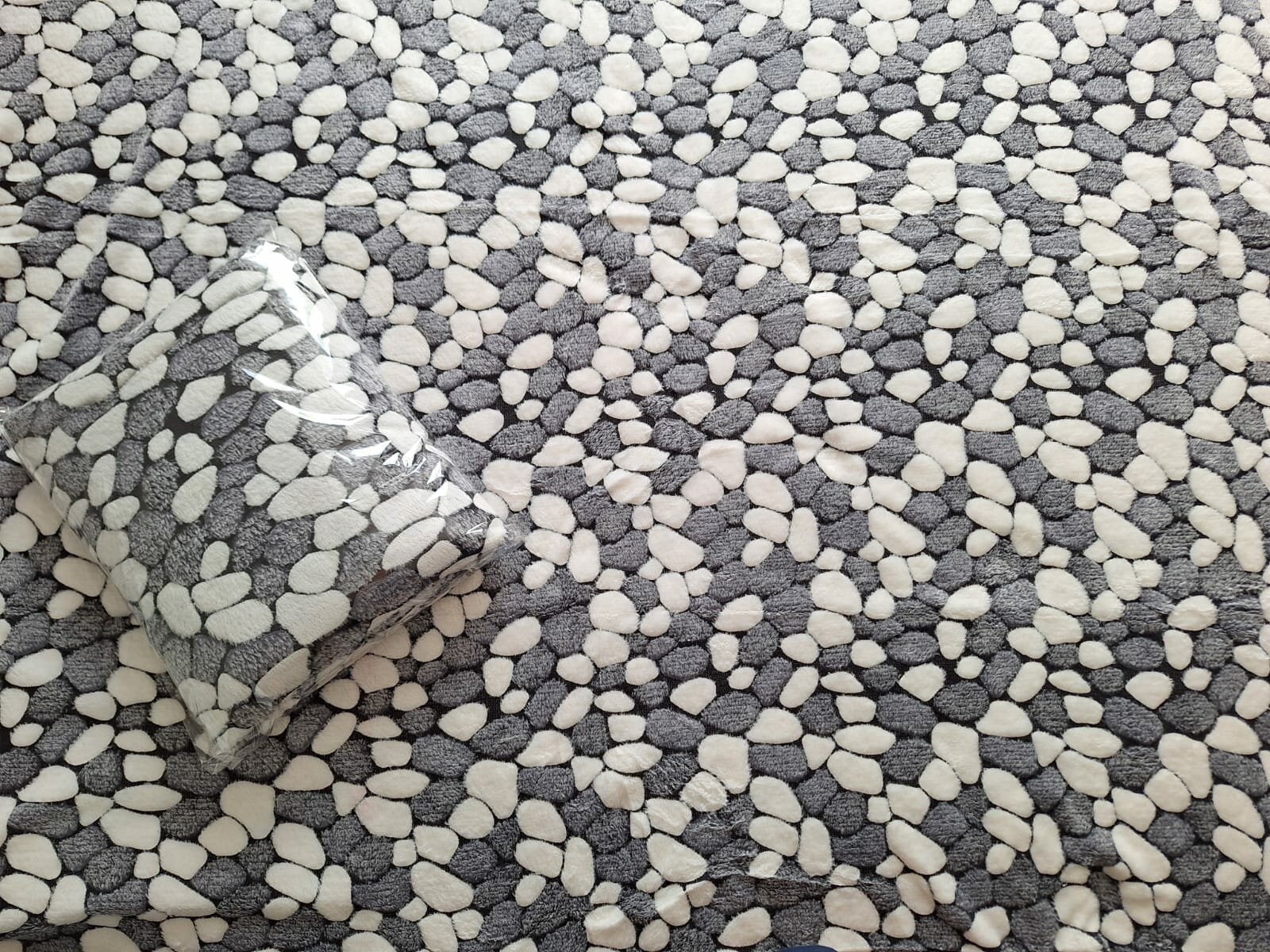 фото Плед 2х спальный Камушки