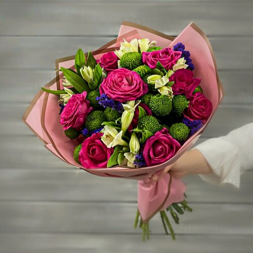 Изображение товара Букет из живых цветов роз, альстромерий и хризантем