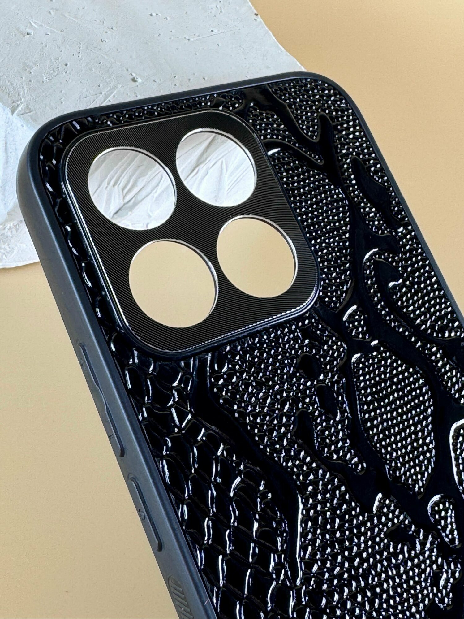 Чехол кожаный на Honor X8C (Чехол на Хонор Х8с) с защитой камеры, змея, черный — фото 1