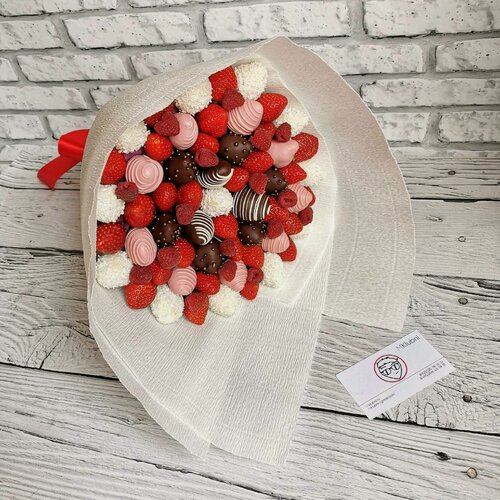 Изображение товара Подарочный букет Mklubni "Guccie" из клубники в шоколаде с малиной