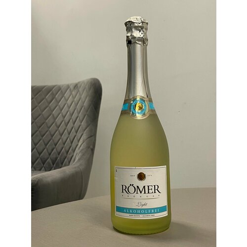 Игристое безалкогольное белое вино Romer Kronung
