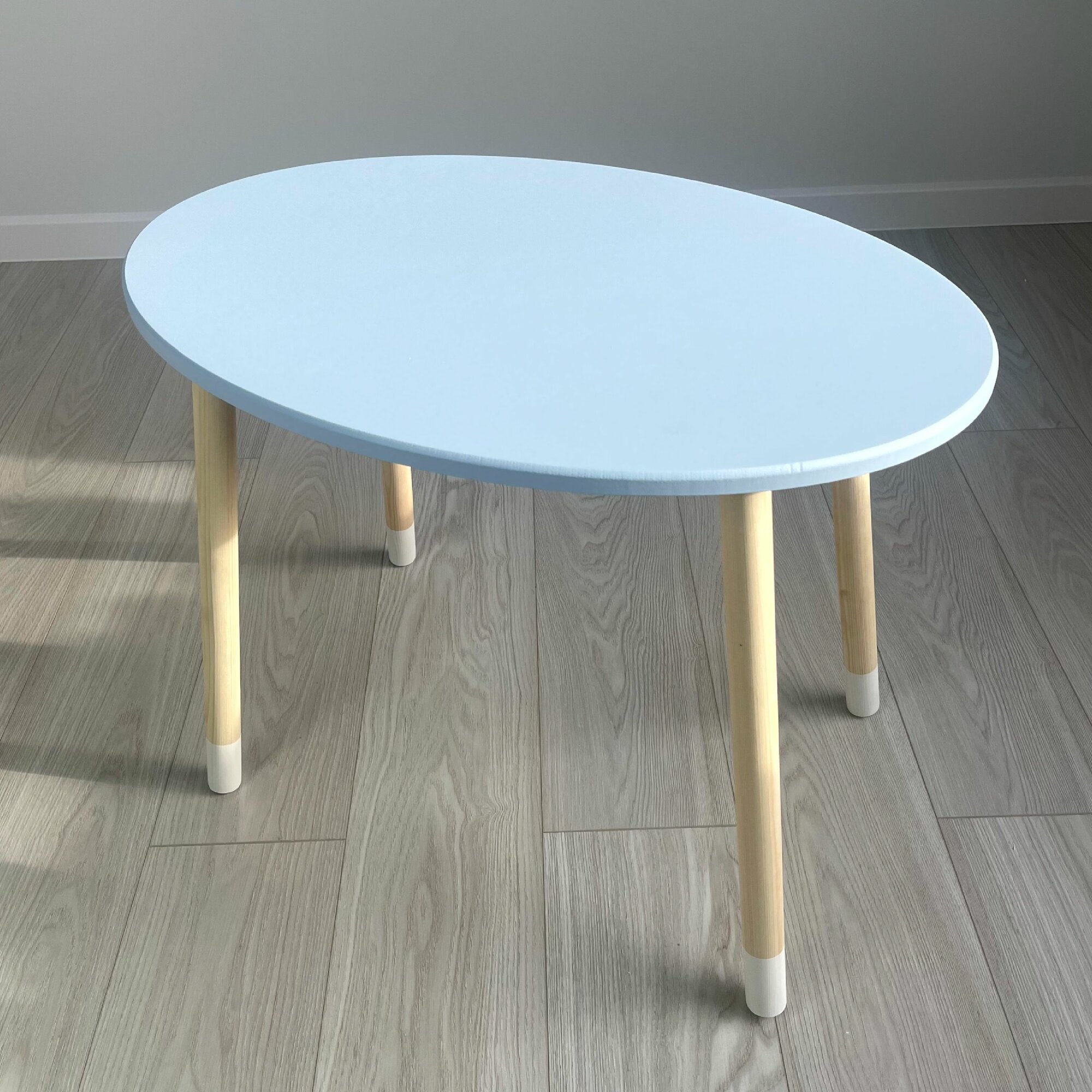 фото Детский стол овал голубой