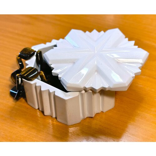 Шкатулка для украшений 