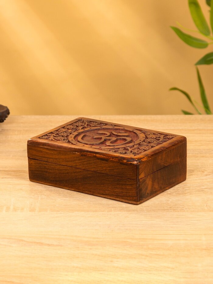 Шкатулка резная «Ом» 18×13×6 см дерево шишам