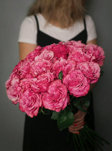 Изображение товара Букет живых цветов, пыльно-розового цвета сорта Country Blues из эквадорских роз высотой 50 см