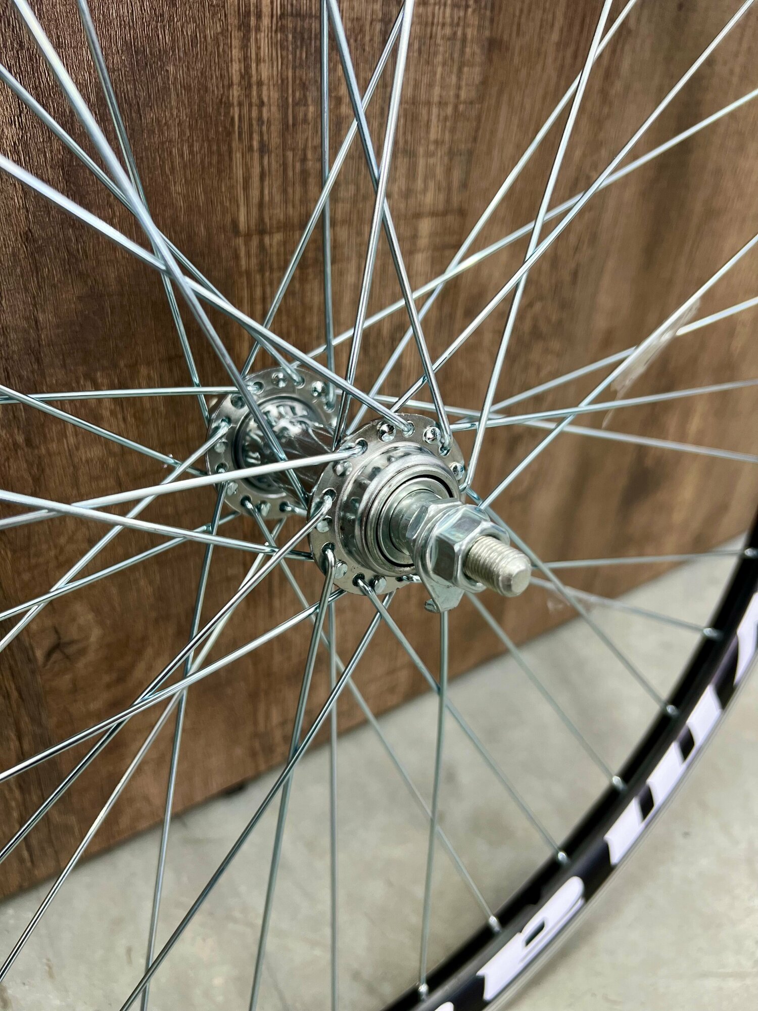 Колесо 26" MTB двойной обод переднее, втулка стальная, 36 H, на гайках под V Brake