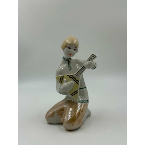 Фарфоровая Статуэтка 