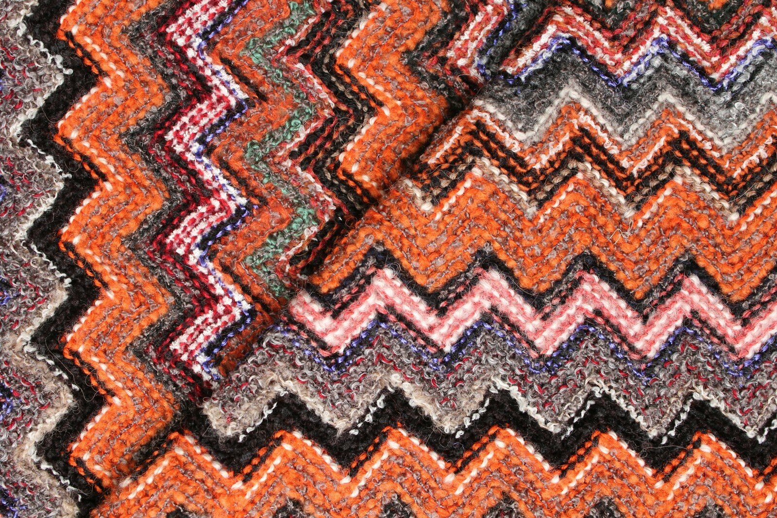Ткань Джерси Missoni в оранжево-чёрной гамме с розово-серыми зигзагами, ш125см, 0,5 м