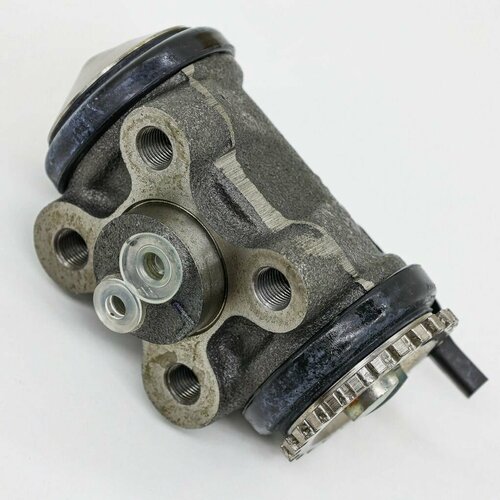 Рабочий тормозной цилиндр задний ISUZU FORWARD 4850 диаметр 38 без прокачки левый AKEBONO 9285₽