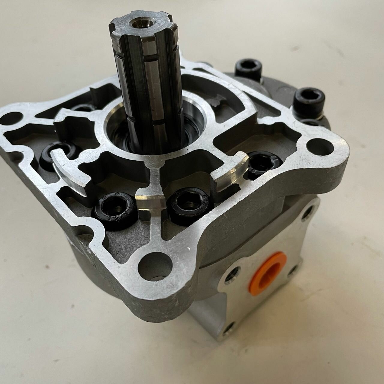 фото Насос шестерёнчатый (гидронасос) НШ 50М-3Л левый плоский