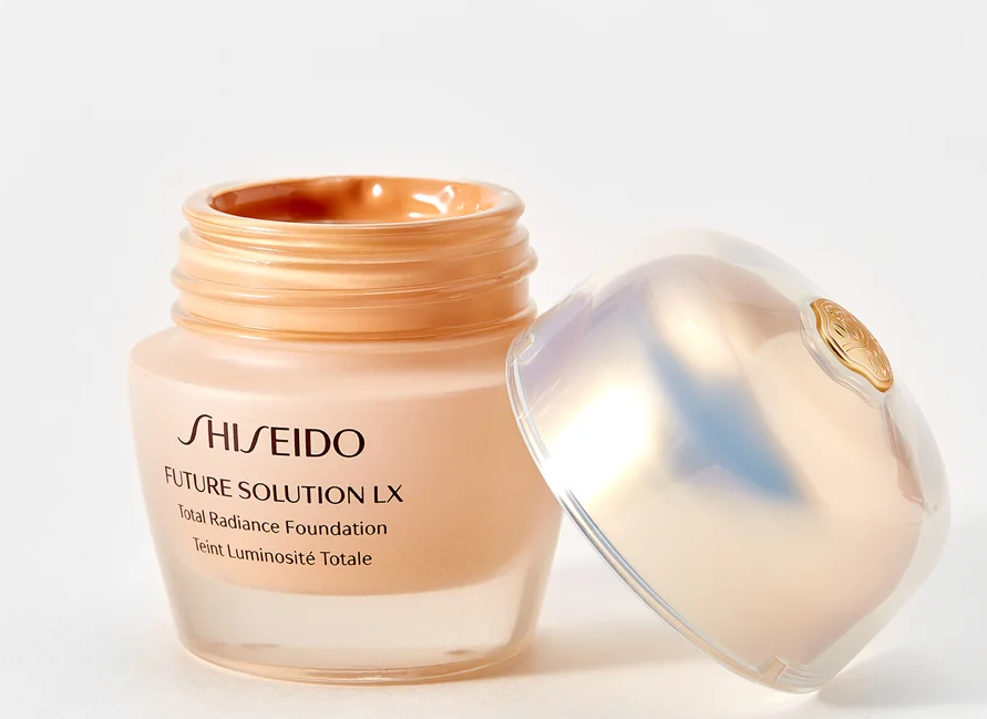 Тональный крем с эффектом сияния 3 Golden 3 Dore Shiseido Future Solution LX E Total Radiance Foundation 30мл — фото 1