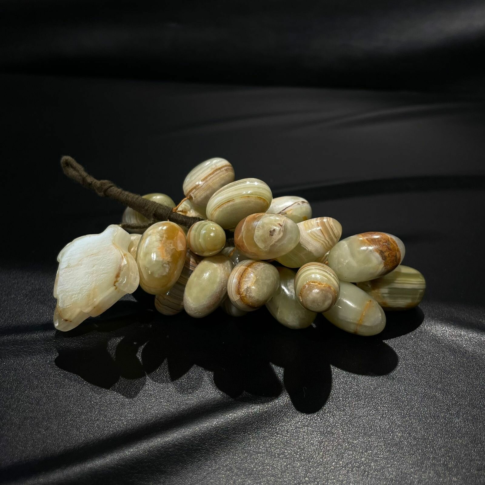 Декоративный виноград PRESENT61, натуральный камень оникс, ручная роспись, 17x7x6 см — фото 1