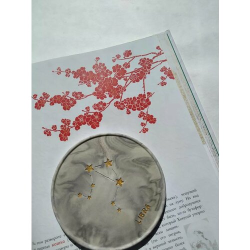 Интерьерная подставка весы