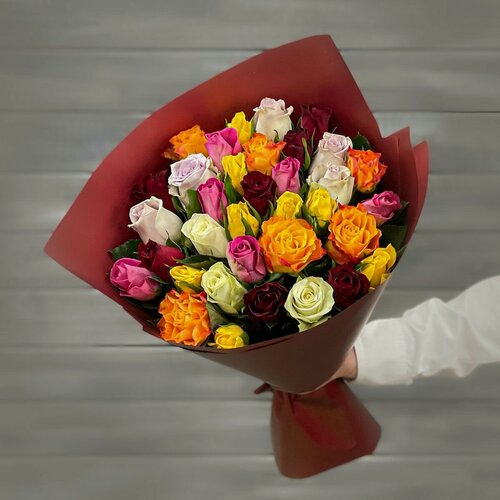 Изображение товара Букет из 39 разноцветных роз 40см в упаковке микс от Букет Маркет
