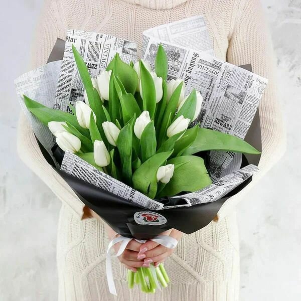 Монобукет Букет Маркет "Тюльпаны" 15 цветов на стеблях в оригинальной упаковке