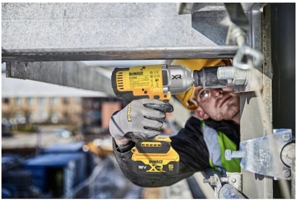 Аккумуляторный гайковерт DeWalt DCF900P2T ударный - фото №11