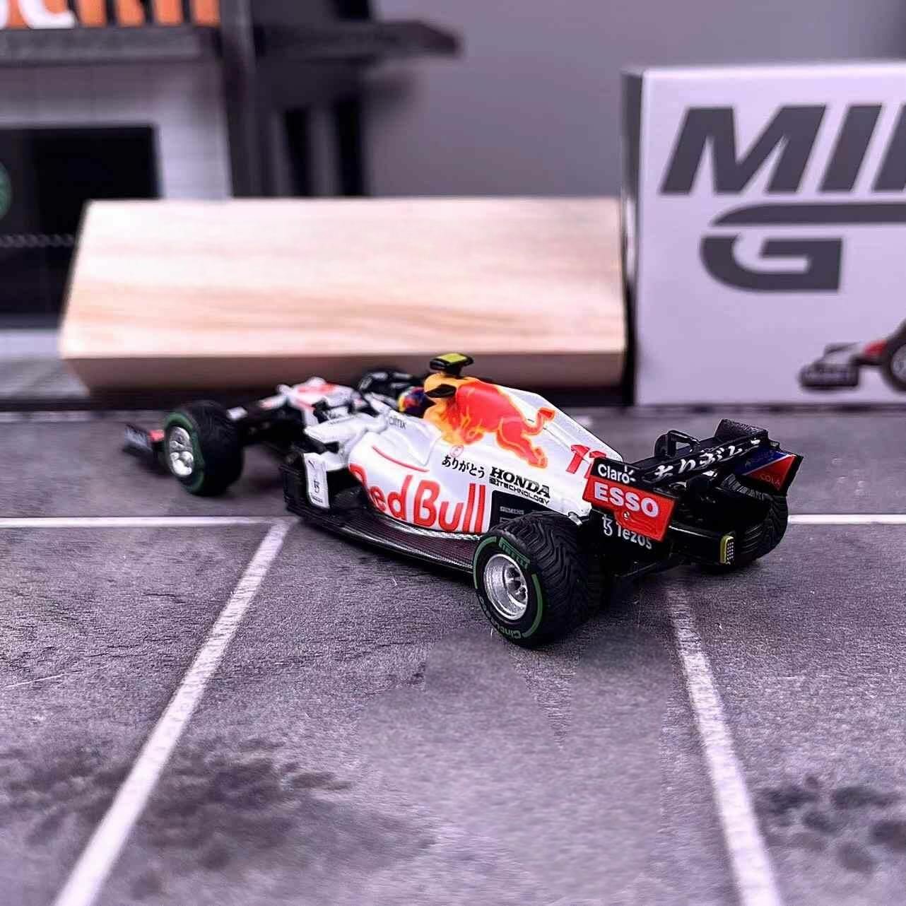 Машинка TSM Mini GT 1/64 #679 Red Bull RB16B #11 Sergio Prez 2021 Die-cast Alloy Car Model Collection Gift — фото 1