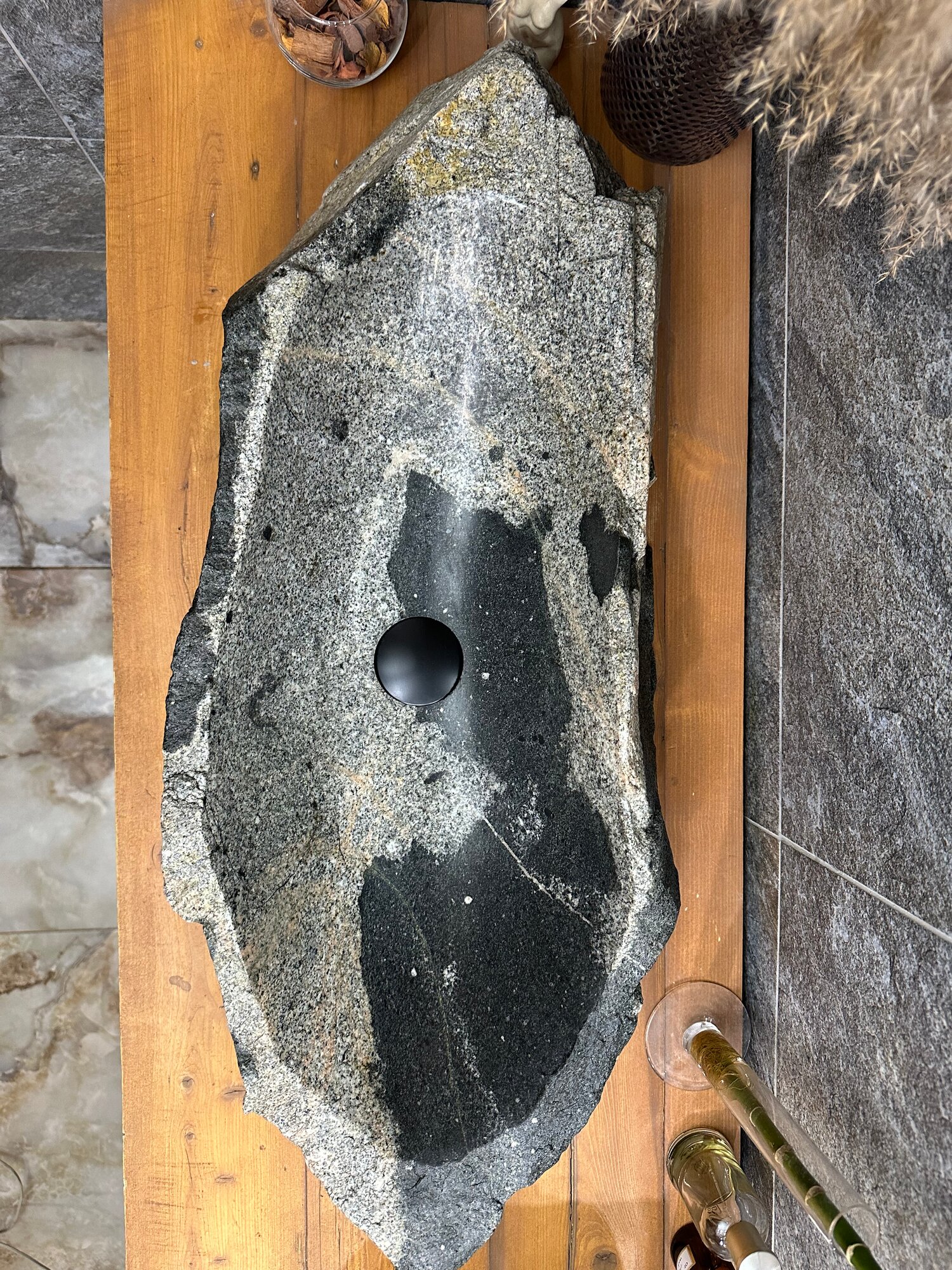 Раковина накладная из натурального камня Black Swan, Fresco (80х34)
