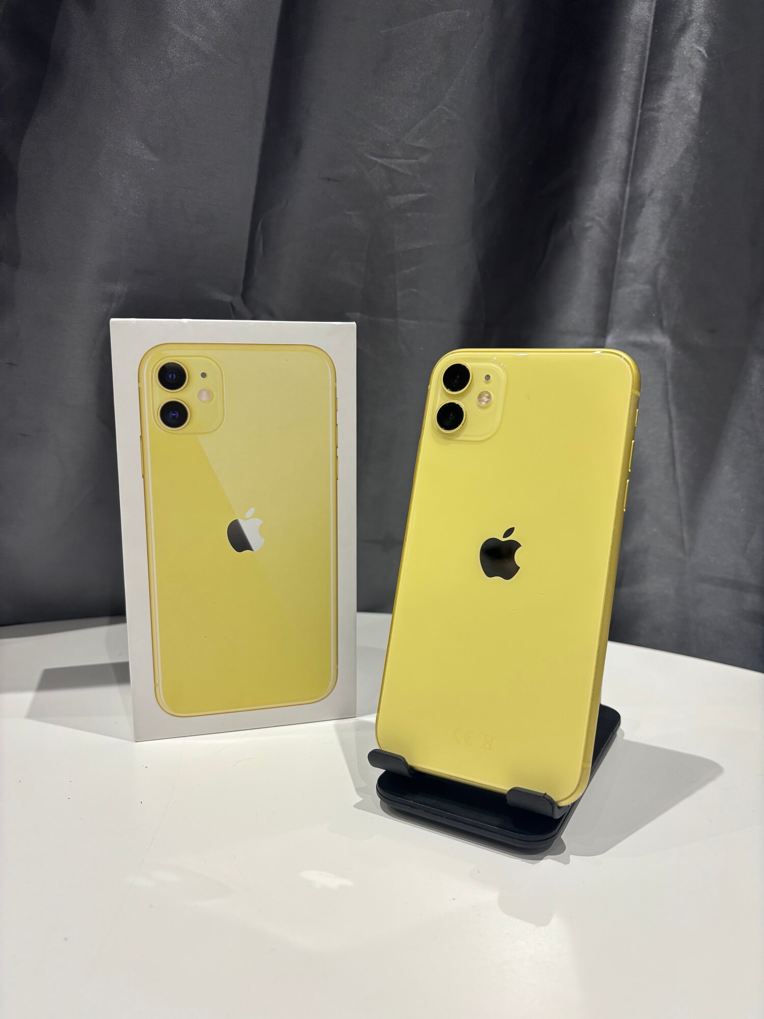 Смартфон Apple iPhone 11 128 ГБ RU, Dual: nano SIM + eSIM, желтый
