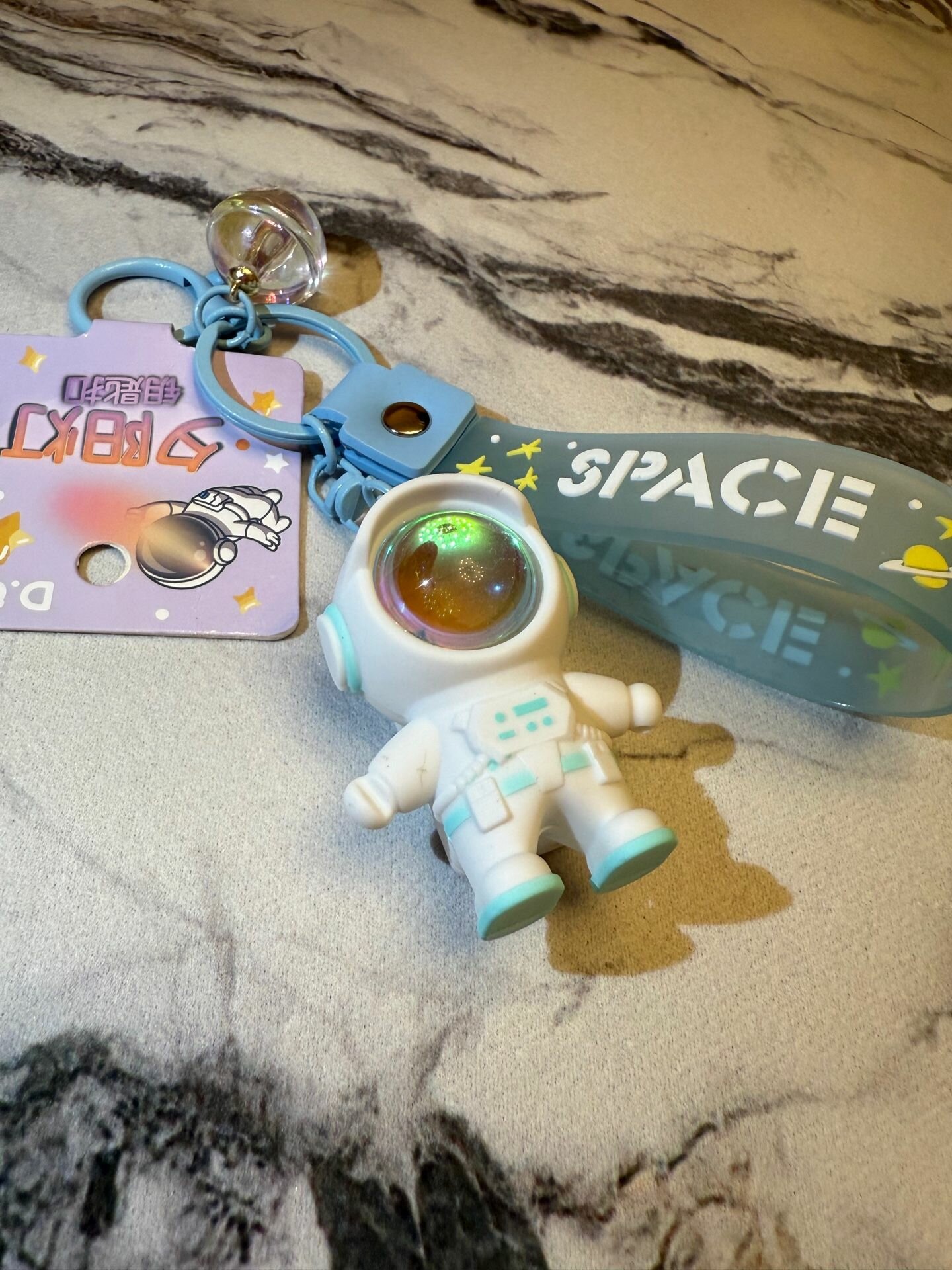 Брелок, белый — фото 1