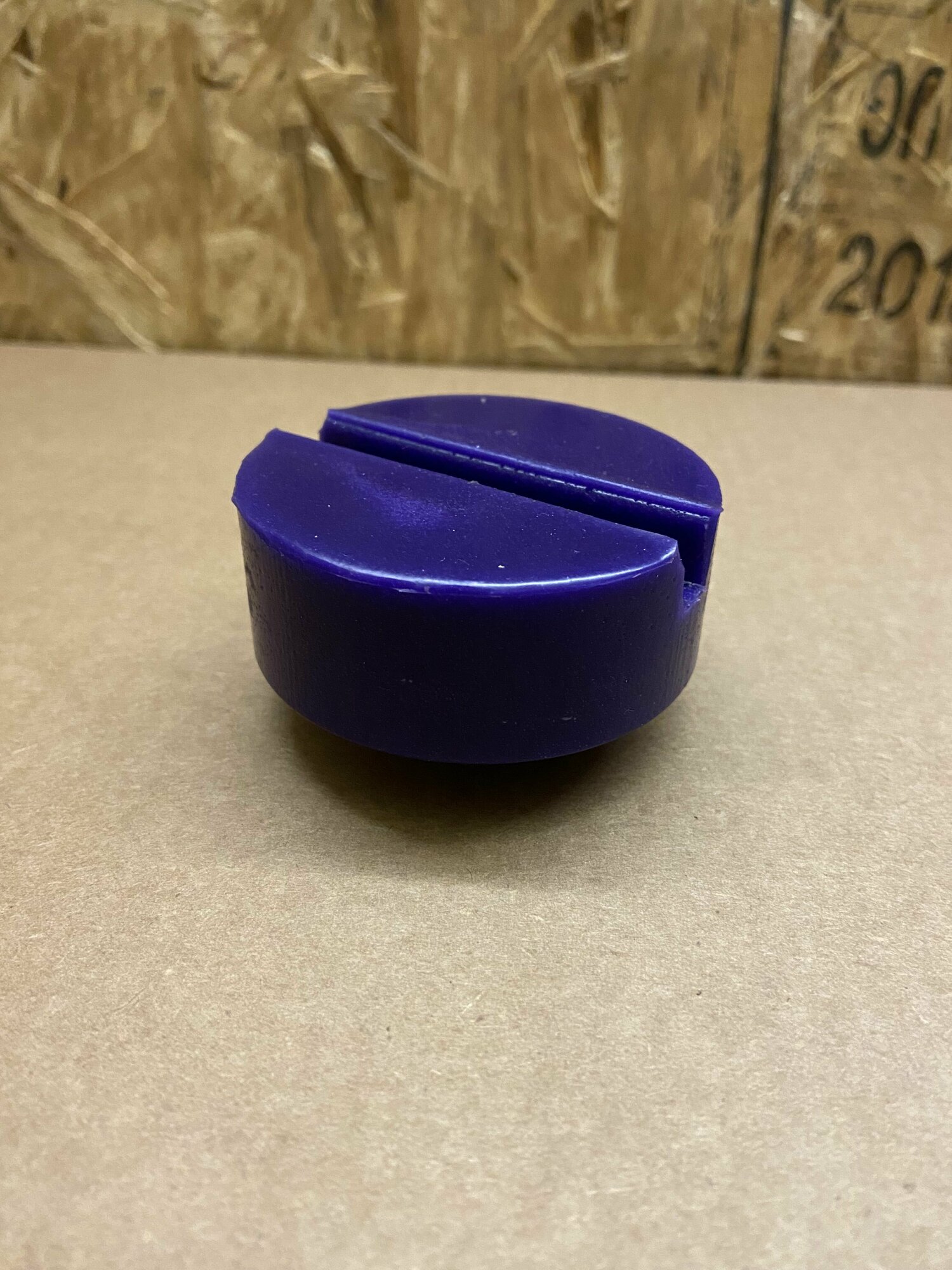 фото Опора с прорезью на домкрат, полиуретан, диаметр 65 высота 35 см.