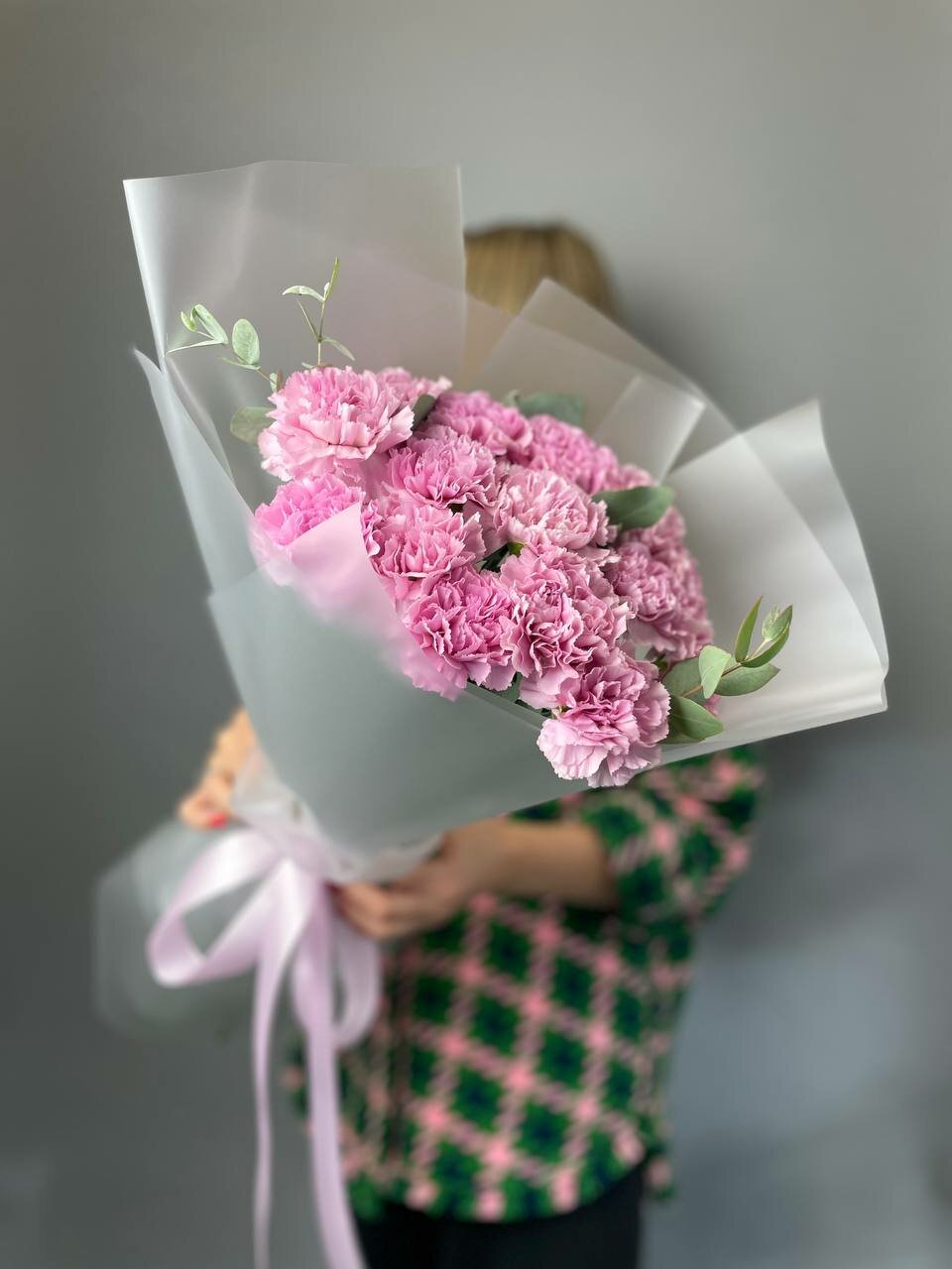 Монобукет из розовых гвоздик DI.flowerslab 15 цветов размер M