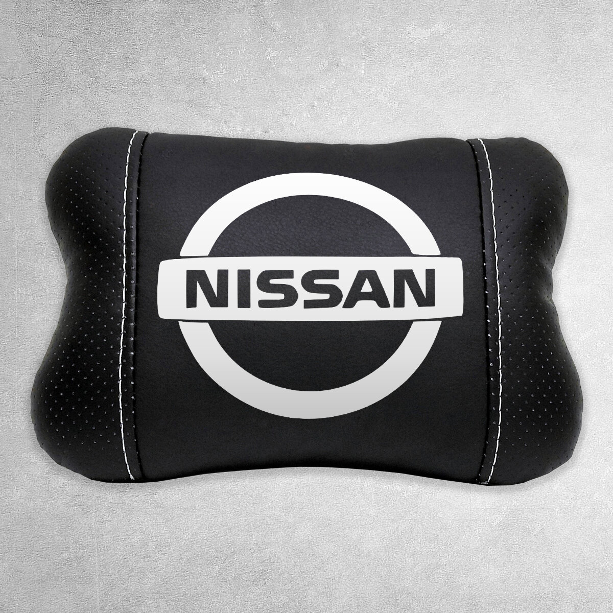 Автомобильная подушка под шею на подголовник эмблема Nissan, для Ниссан. Подушка для шеи в машину. Подушка на сиденье автомобиля.