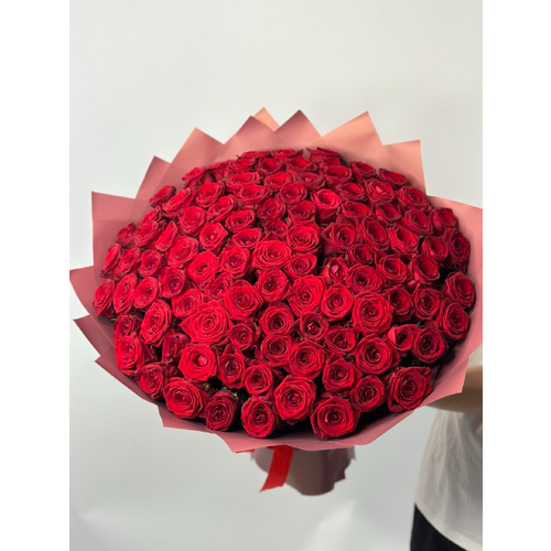 фото Букет из 101 ароматной розы "рэд наоми" 70 см с доставкой до двери flowersgo