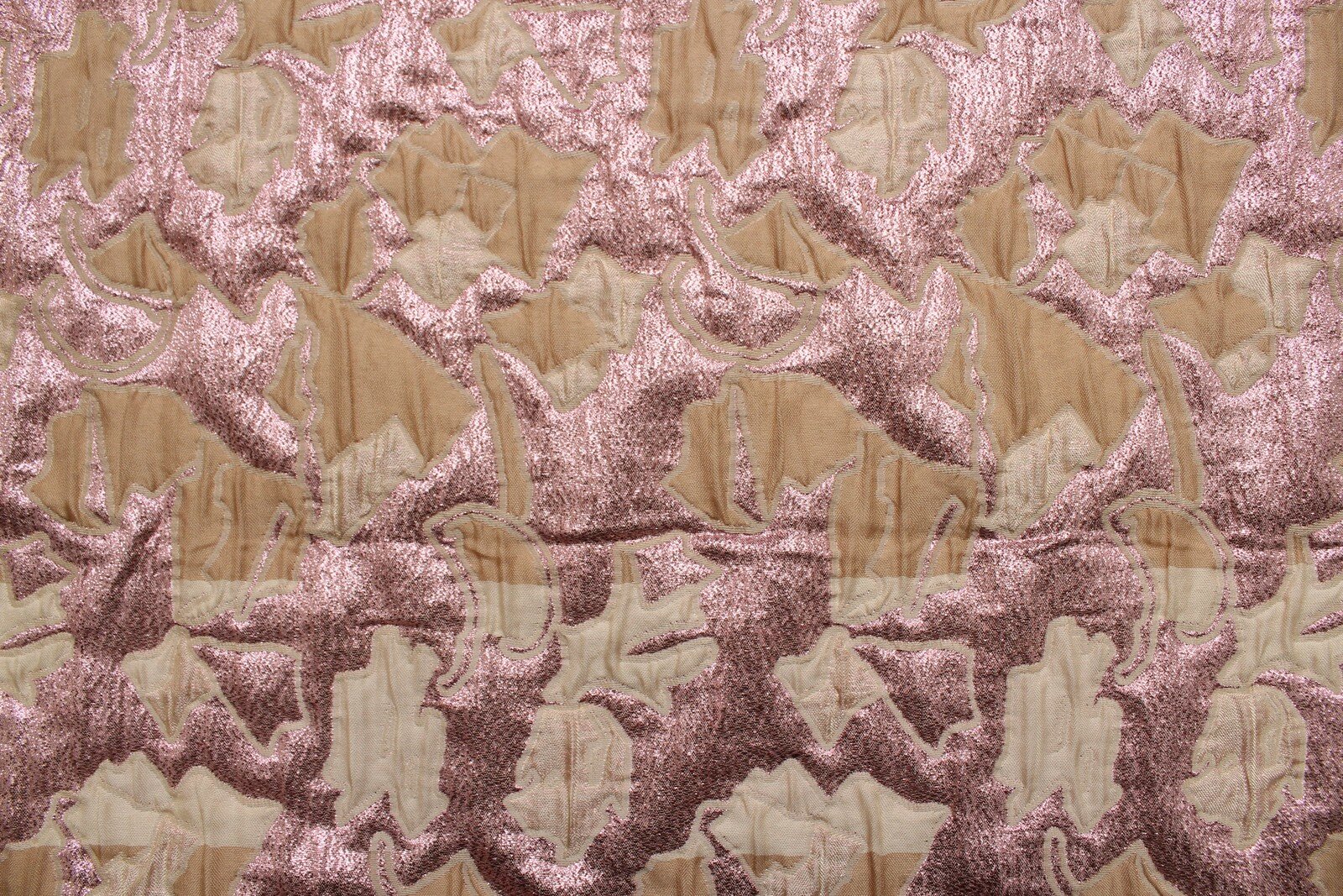 Ткань Жаккард клоке бежево-кремовый с лиловым люрексом ш134см 05 м