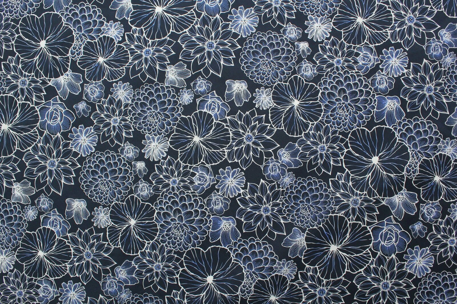 Ткань Хлопок батист синий с белыми цветами, ш144см, 0,5 м