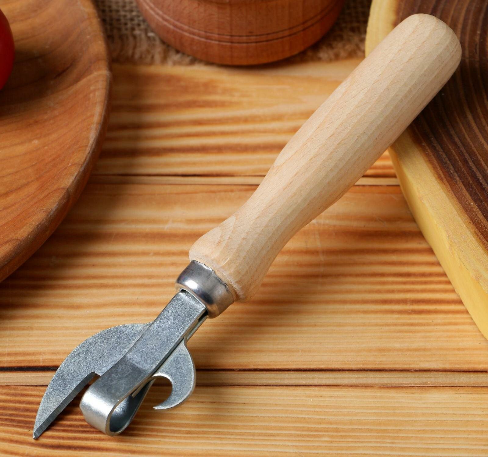 Нож консервный с деревянной ручкой