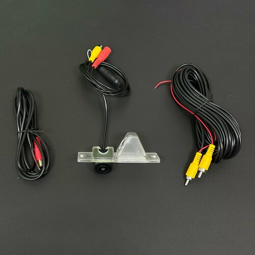 Камера заднего вида Mitsubishi Pajero 2006-2017 2000₽