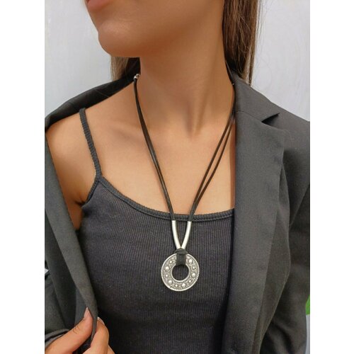 Колье, серый