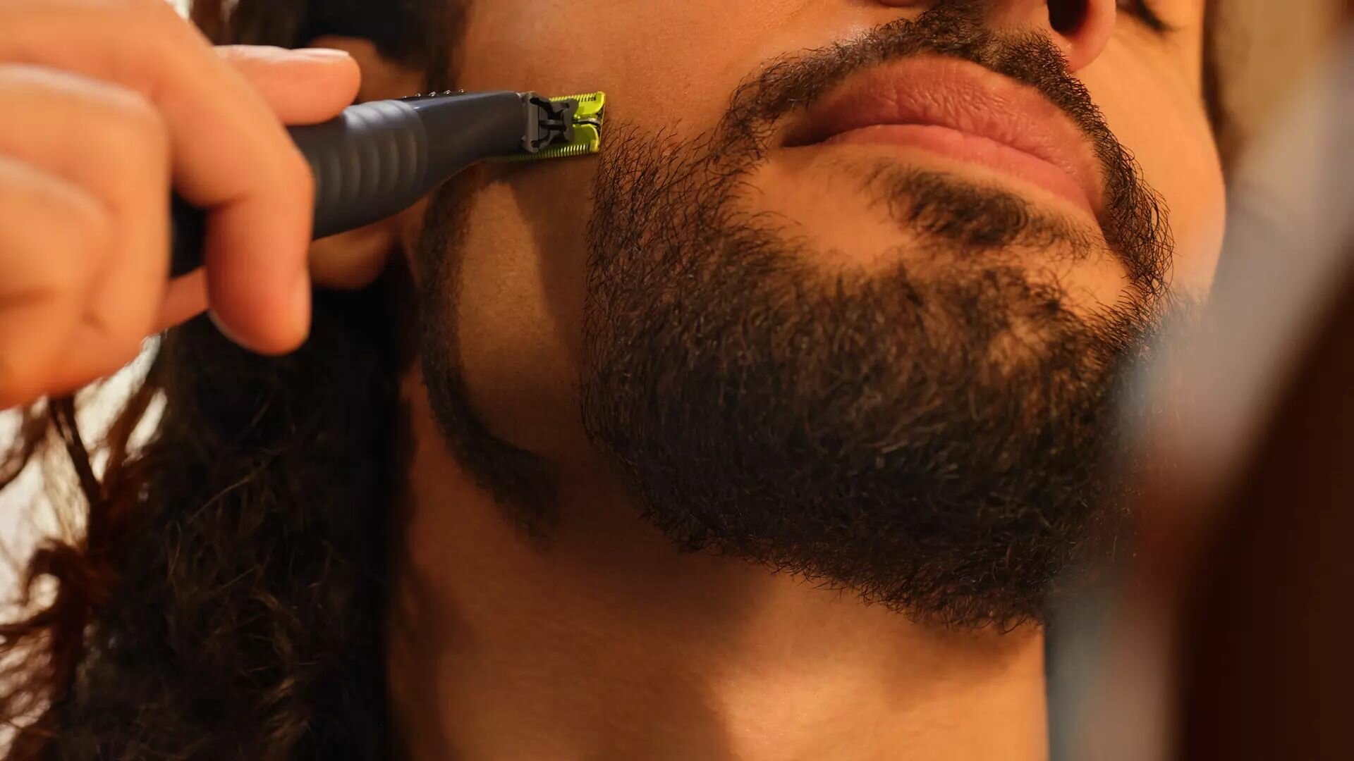 Триммер для бороды и усов Philips OneBlade QP1424/10, черный — фото 1