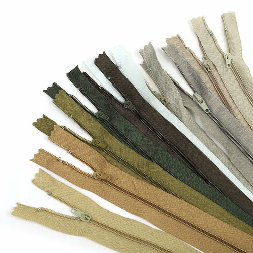 Молния юбочная пластик 3 ассорти 18см упак50 шт 10 цветов по 5 шт 449₽