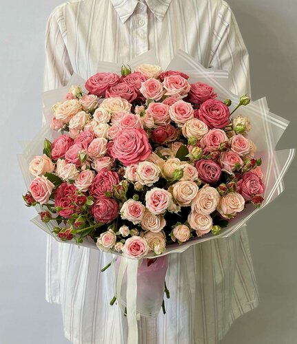 Изображение товара Монобукет Romashka «Маффин», розы пионовидные,9 цветков, высота 50 см