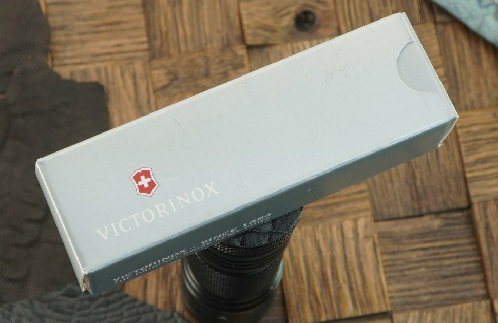 Лимитированный нож Victorinox Evolution S101 Red black