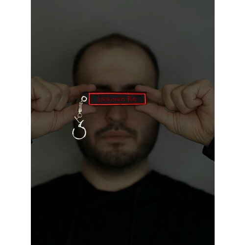 Брелок, красный, черный