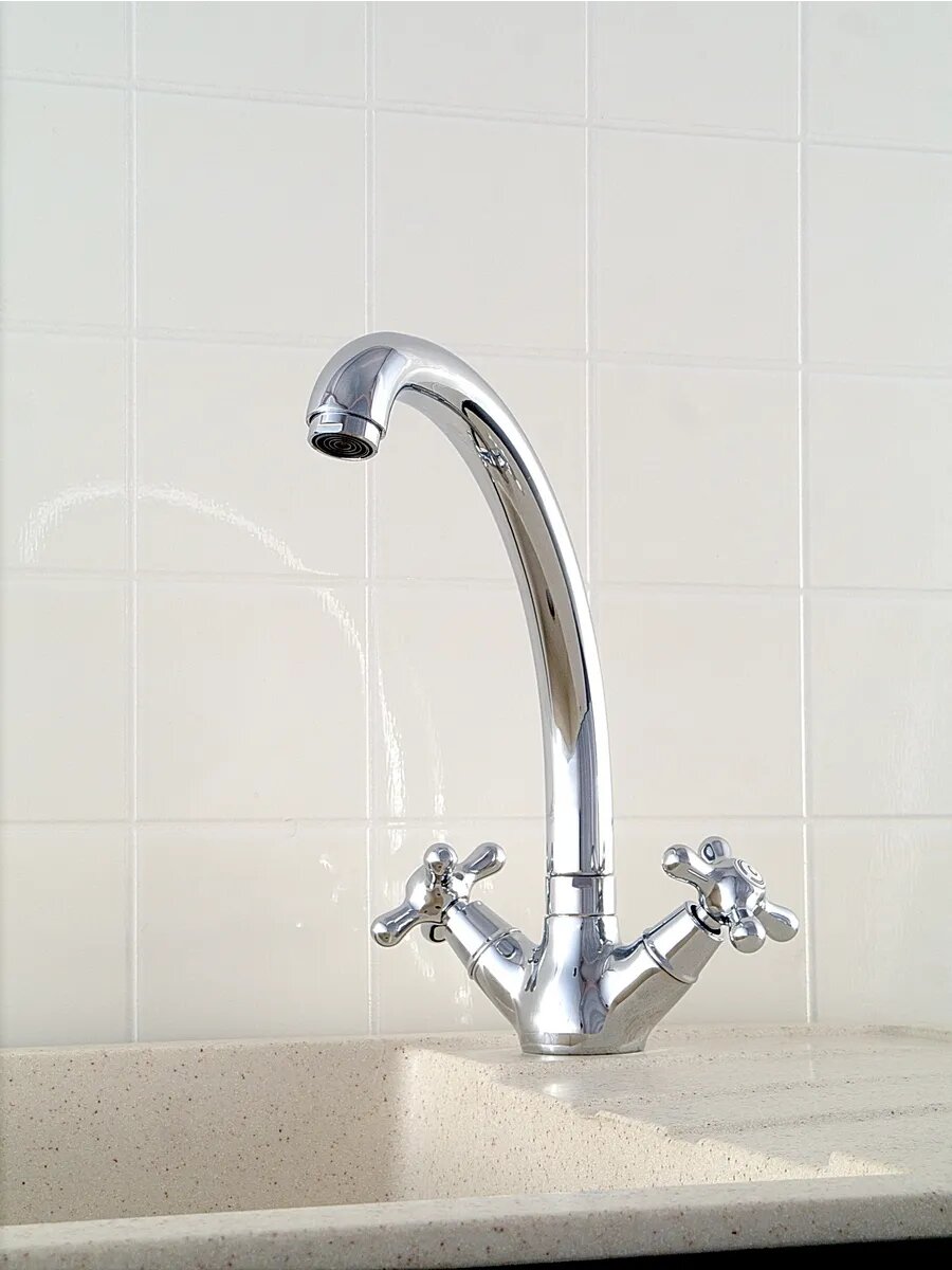 Смеситель для кухни Diadonna, латунь, высокий излив, аэратор, экономия воды — фото 1