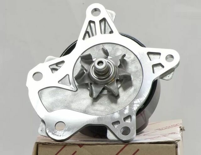 Помпа водяной насос TOYOTA 16100-39466
