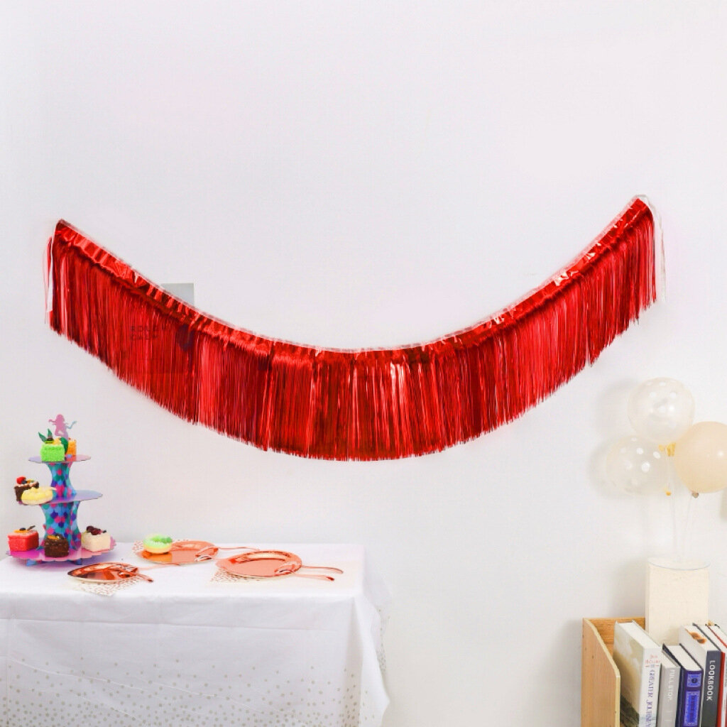 Дождик для фотозоны фон гирлянда растяжка плешоп фольгированный глянцевый красный 180x35 см
