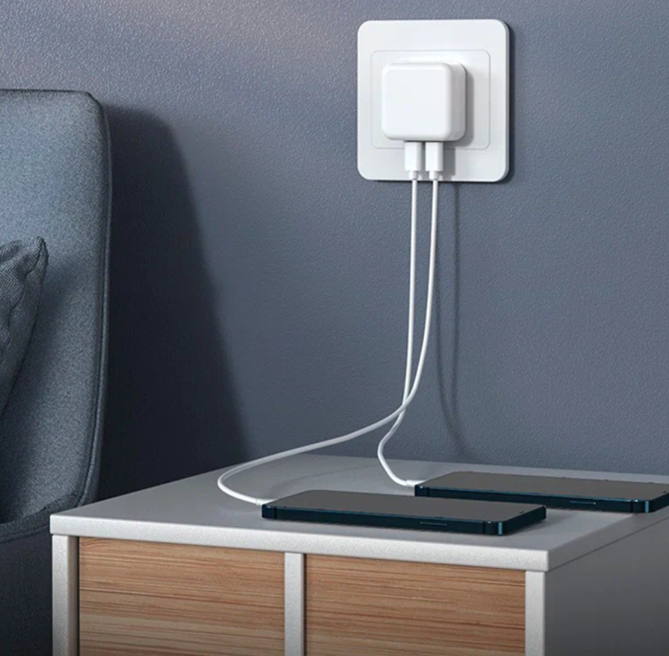 Зарядное устройство 50 Вт с двумя портами USB Type-C для iPhone, iPad , AirPods + кабель Type-C -Type-C — фото 1