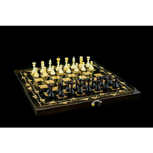 Шахматы из янтаря и мореного дуба в кейсе шахматы позолоченные из мореного дуба
