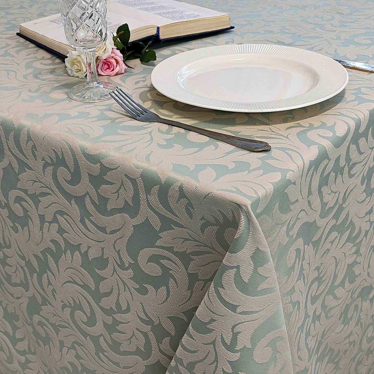 фото Скатерть 120x160 см. цвет серо-бежевый узор 1828 листья с водоотталкивающей пропиткой