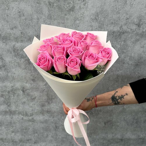 Букет из 15 розовых роз 45см в упаковке / Радуга Букет