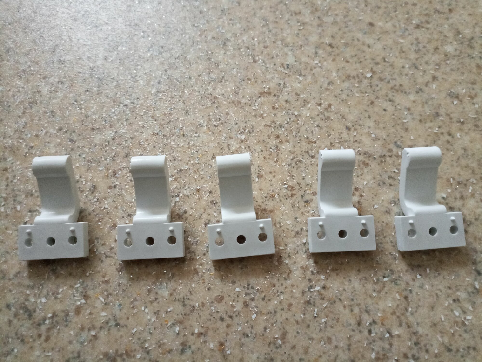 фото Универсальные верхние клипсы, зажимы, защелки, держатели экрана (панели) душевого поддона или акриловой ванны