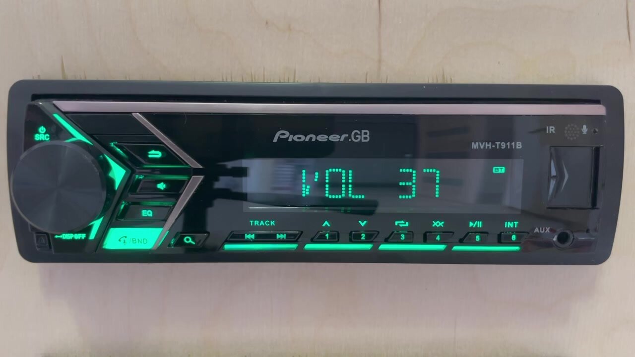 Процессорная автомагнитола 1 Din / 10 настроек эквалайзера / 7 цветов подсветки / BLUETOOTH/ AUX / USB / FM / Пульт ДУ — фото 1
